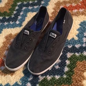 Black chillax keds